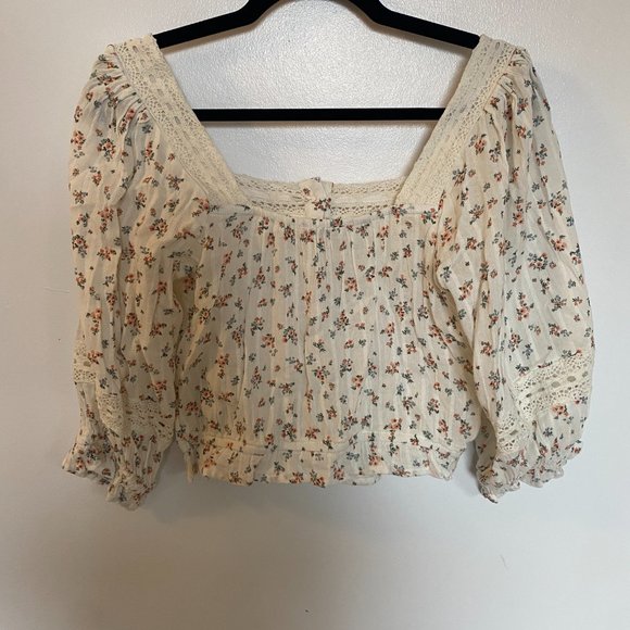 NWOT Puff Sleeve Floral Lace Crop Blouse - Picture 3 of 4